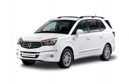 SsangYong Turismo, front
