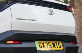 Toyota Urban Cruiser, 2026, badge
