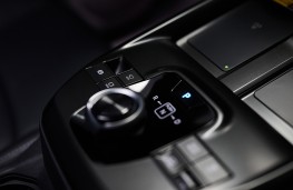 Subaru Uncharted, 2025, gear selector
