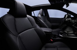 Subaru Uncharted, 2025, front seats