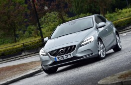 Volvo V40, front