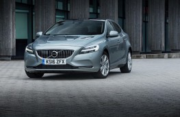 Volvo V40, front