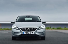 Volvo V40, front