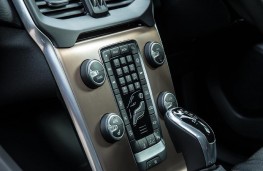 Volvo V40 Cross Country, 2017, centre console
