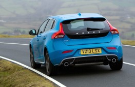 Volvo V40 R-Design, rear, moving