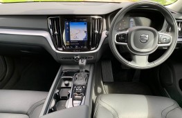 Volvo V60 D4 AWD Cross Country, 2019, dashboard
