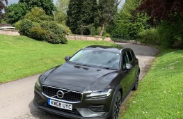 Volvo V60 D4 AWD Cross Country, 2019, front