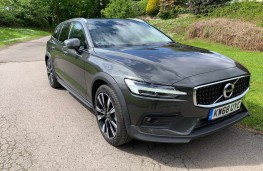 Volvo V60 D4 AWD Cross Country, 2019, front