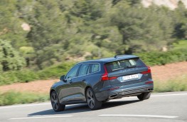 Volvo V60, 2018, rear, action