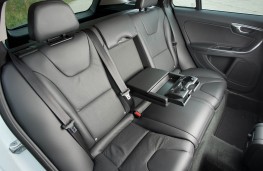 Volvo V60 D4 Drive-E, rear seats