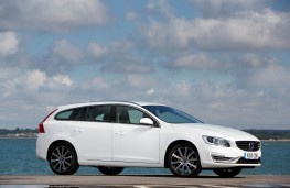 Volvo V60 D4 Drive-E, side, static