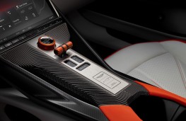 Aston Martin Valen, 2026, console