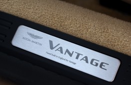 Aston Martin Vantage, 2018, sill plate