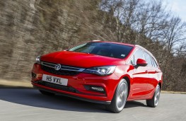 Vauxhall Astra Sports Tourer, front action