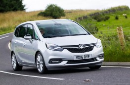 Vauxhall Zafira Tourer, front action