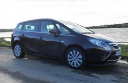 Vauxhall Zafira Tourer, side static 2