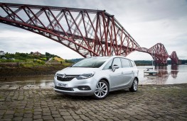 Vauxhall Zafira Tourer, front quarter