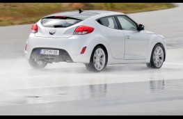 Hyundai Veloster, action