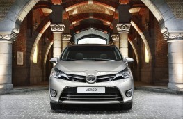 Toyota Verso 1.6D-4D, head on