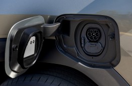 Suzuki eVitara, 2026, charging port