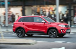 Suzuki Vitara S, side, action