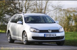 Volkswagen Golf Estate front action