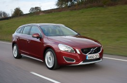 Volvo V60 SE Lux Premium, front, action
