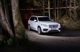 Volvo XC90, front