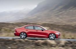 Volvo S60, side action