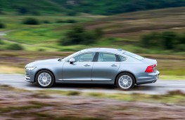 Volvo S90, side action