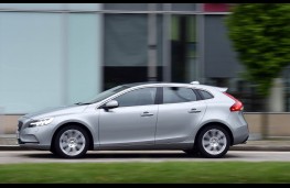 Volvo V40, side action