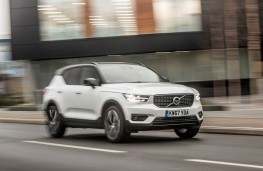 Volvo XC40, front action 3