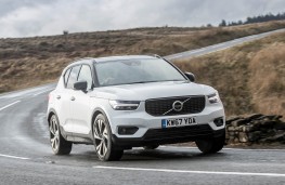 Volvo XC40, front action 