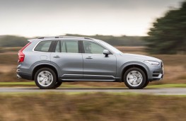Volvo XC90 T8 Twin Engine, side action