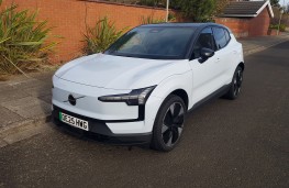 Volvo EX30, 2025, front