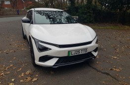 Volvo EX30, 2025, front