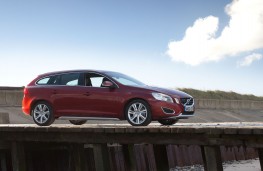 Volvo V60 SE Lux Premium, side