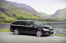 Skoda Octavia vRS Estate, side