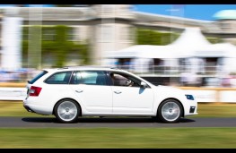 Skoda Octavia vRS Estate, side