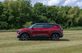 Suzuki e Vitara, 2025, side