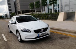 Volvo V40, front