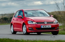 Volkswagen Golf BlueMotion 1.0 TSI, front action