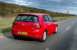 Volkswagen Golf BlueMotion 1.0 TSI, rear action