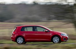 Volkswagen Golf BlueMotion 1.0 TSI, side action