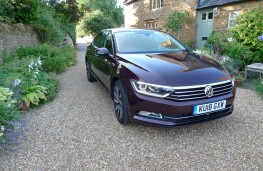 Volkswagen Passat, front static 2