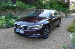 Volkswagen Passat, front static 3