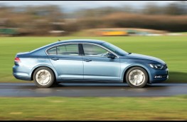 VW Passat, side action