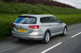 Volkswagen Passat Estate GTE, action rear