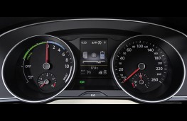 Volkswagen Passat Estate GTE, dash detail