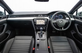 Volkswagen Passat Estate GTE, dashboard